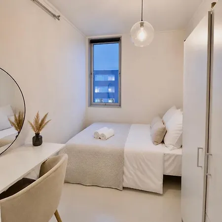 Penthouse In Apartment *